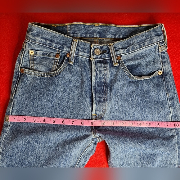 Classic Levi's 501 Jeans - Picture 6 of 10